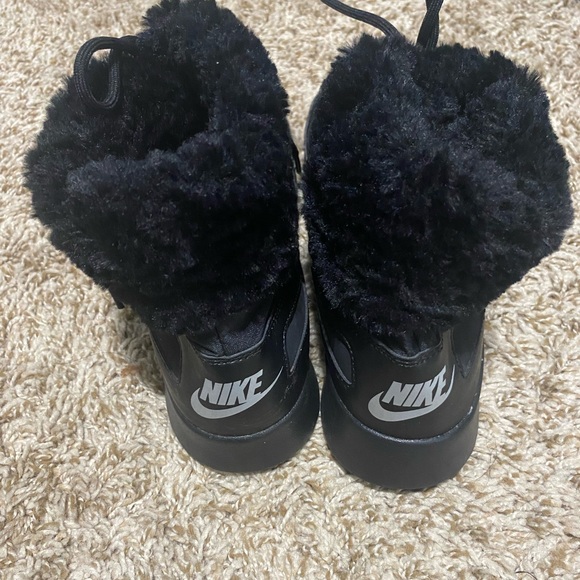 Nike show shoes never worn! Or slippers - Picture 1 of 6